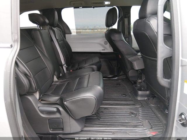 2025 TOYOTA SIENNA LE 8