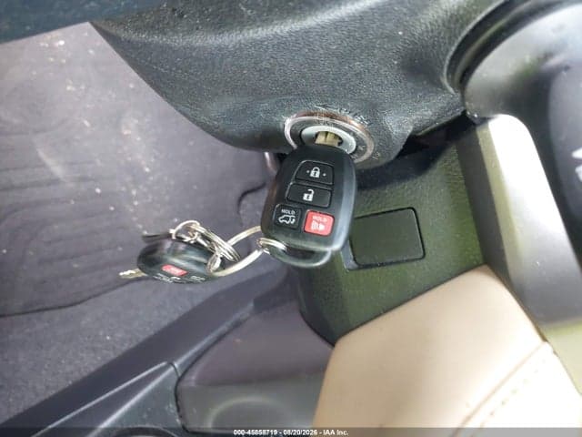 2017 TOYOTA RAV4 XLE 11