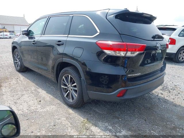 2018 TOYOTA HIGHLANDER XLE 3