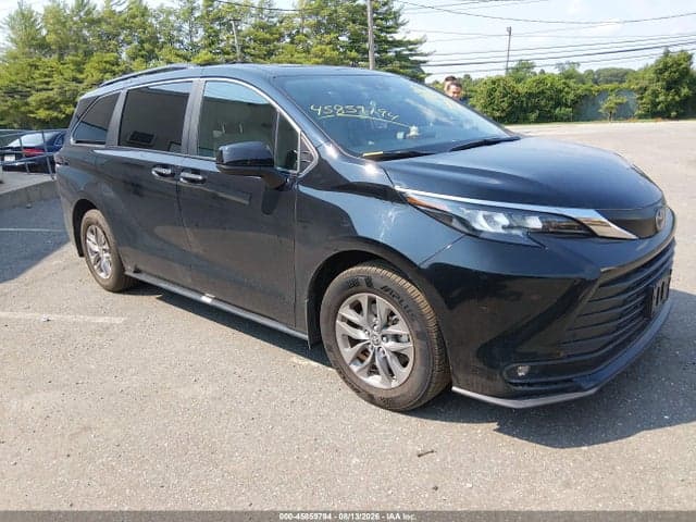 2025 TOYOTA SIENNA XLE