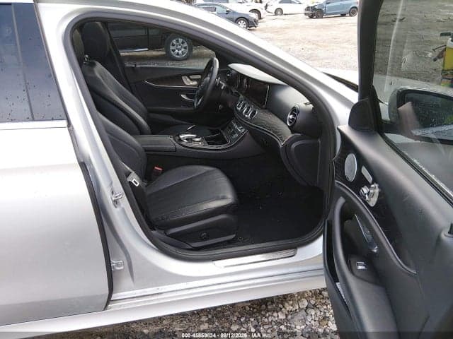 2019 MERCEDES-BENZ E 300 4MATIC 5