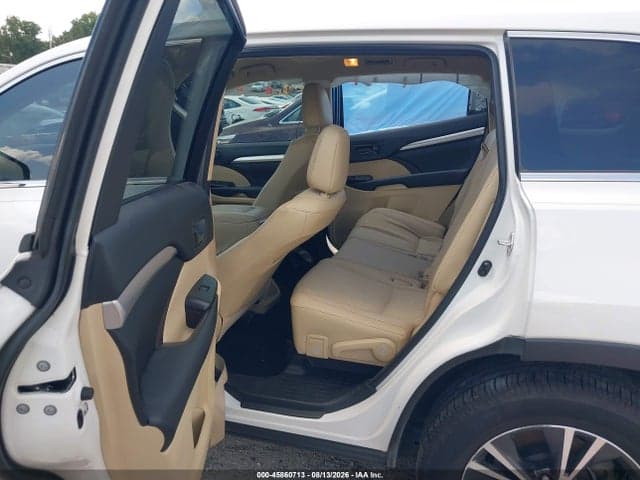 2017 TOYOTA HIGHLANDER LE PLUS 8