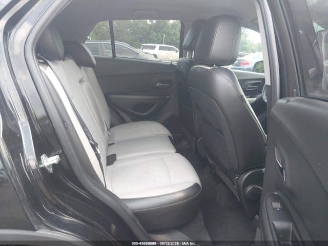 2021 CHEVROLET TRAX AWD LT 8
