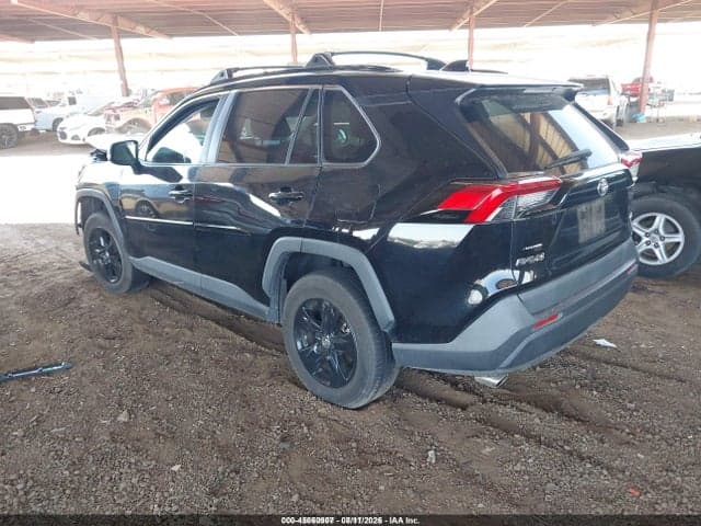 2019 TOYOTA RAV4 XLE 3