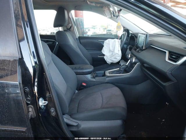 2019 TOYOTA RAV4 XLE 5