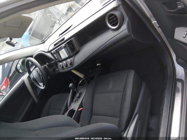 2018 TOYOTA RAV4 LE 5