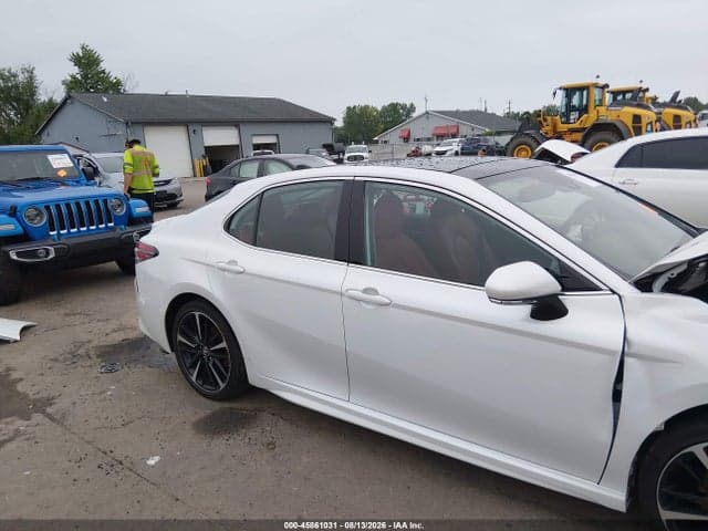 2019 TOYOTA CAMRY XSE 13