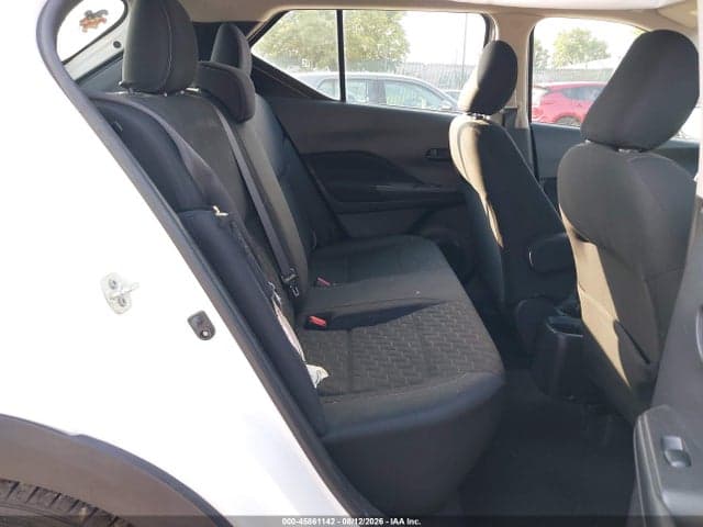 2021 NISSAN KICKS S XTRONIC CVT 8