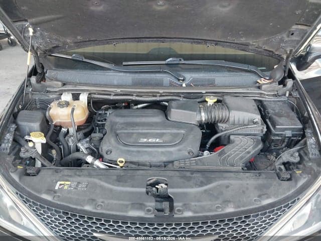2017 CHRYSLER PACIFICA LIMITED 10