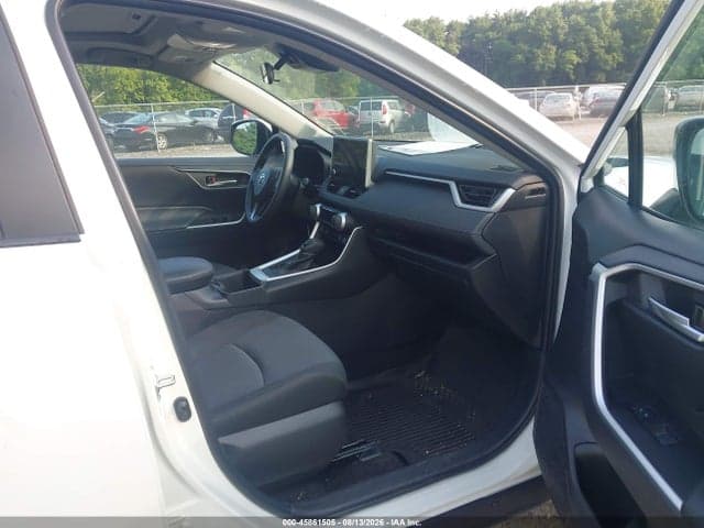 2024 TOYOTA RAV4 XLE 5