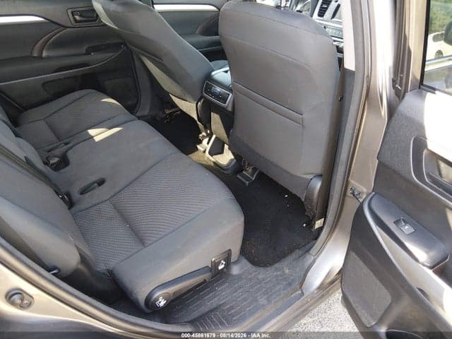 2018 TOYOTA HIGHLANDER LE 8
