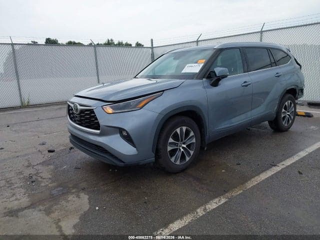 2021 TOYOTA HIGHLANDER XLE 2