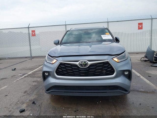 2021 TOYOTA HIGHLANDER XLE 13