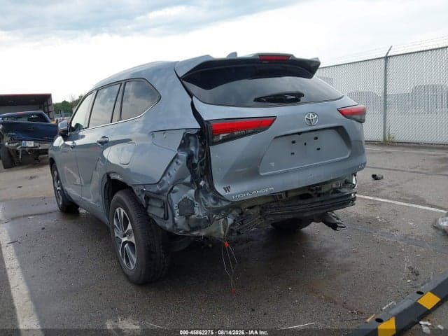 2021 TOYOTA HIGHLANDER XLE 18