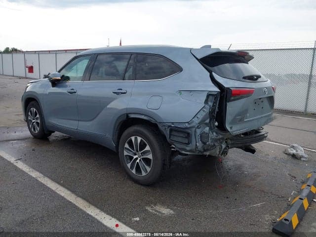 2021 TOYOTA HIGHLANDER XLE 3