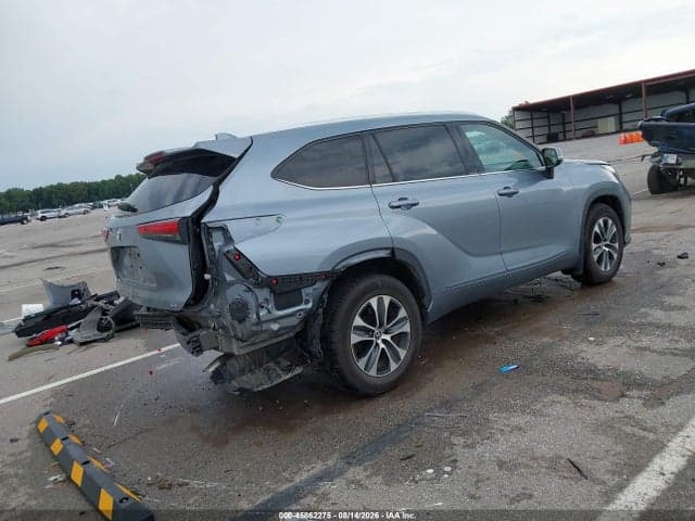 2021 TOYOTA HIGHLANDER XLE 4