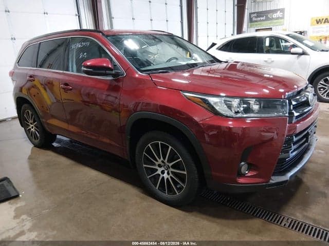 2017 TOYOTA HIGHLANDER SE 1