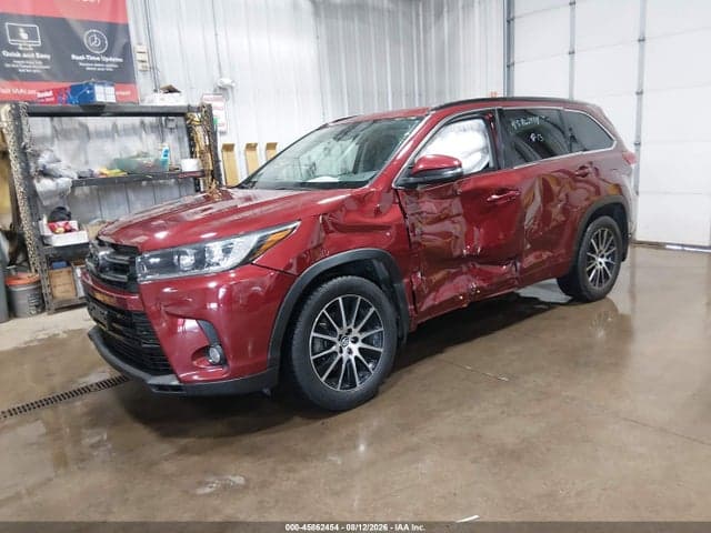 2017 TOYOTA HIGHLANDER SE 2