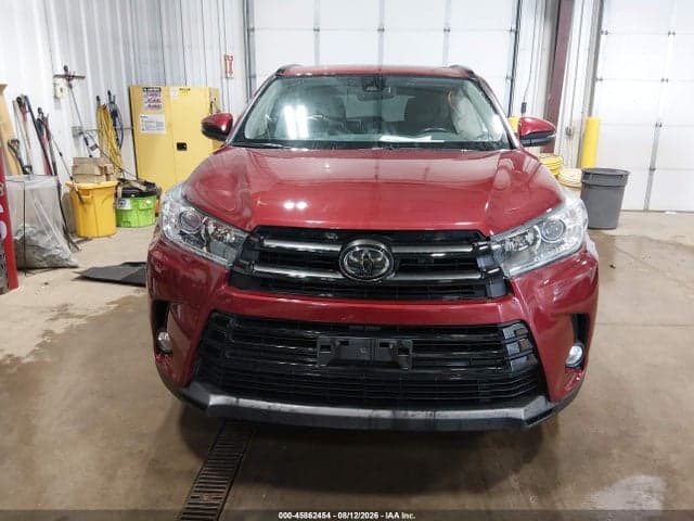 2017 TOYOTA HIGHLANDER SE 12