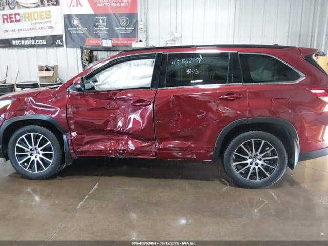 2017 TOYOTA HIGHLANDER SE 14