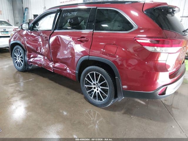 2017 TOYOTA HIGHLANDER SE 3