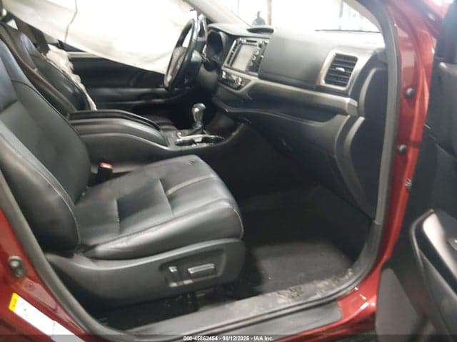 2017 TOYOTA HIGHLANDER SE 5