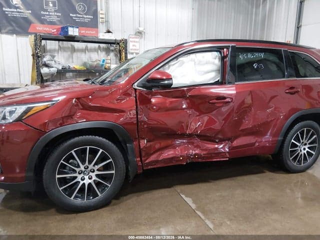 2017 TOYOTA HIGHLANDER SE 6
