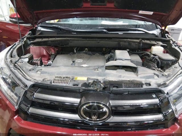 2017 TOYOTA HIGHLANDER SE 10