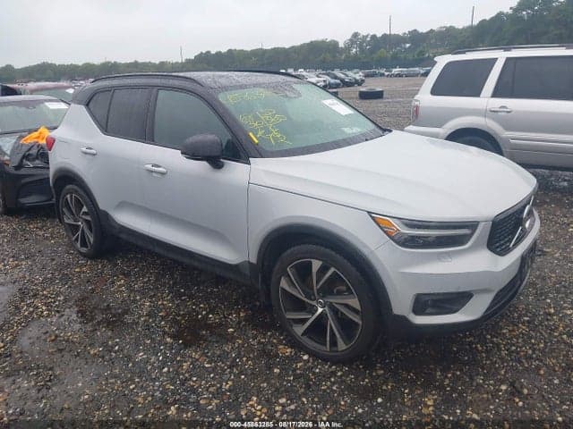 2022 VOLVO XC40 T5 R-DESIGN 1