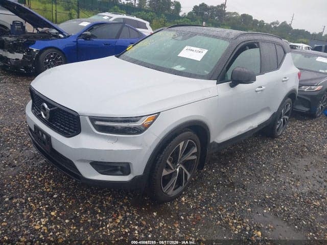 2022 VOLVO XC40 T5 R-DESIGN 2