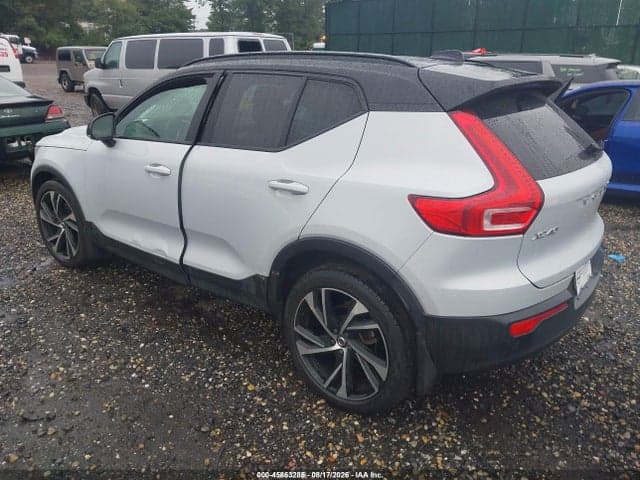 2022 VOLVO XC40 T5 R-DESIGN 3