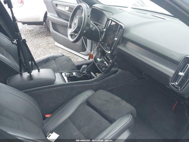 2022 VOLVO XC40 T5 R-DESIGN 5