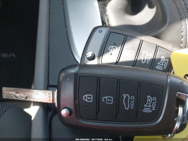 2021 HYUNDAI ELANTRA SE 11