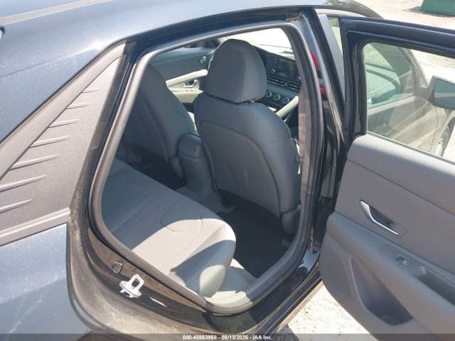 2021 HYUNDAI ELANTRA SE 8
