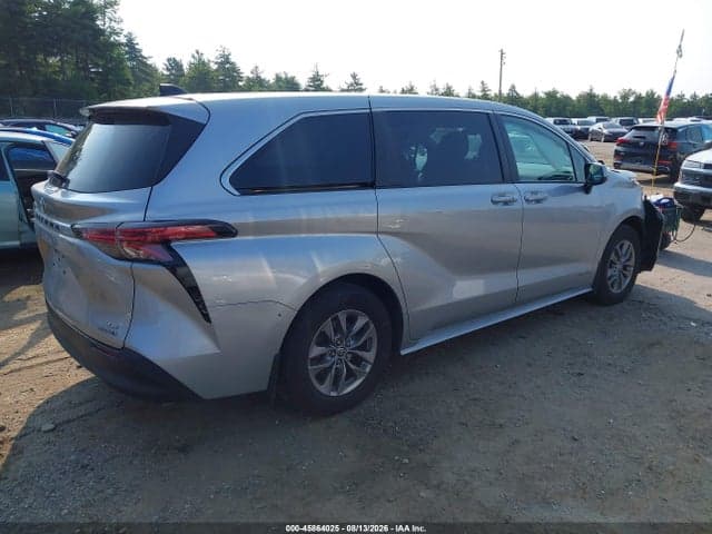 2021 TOYOTA SIENNA LE 4