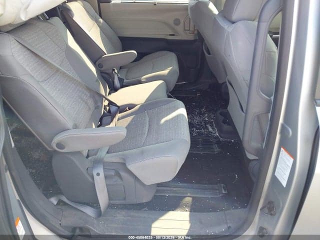 2021 TOYOTA SIENNA LE 8