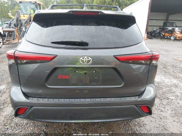 2021 TOYOTA HIGHLANDER LIMITED 16