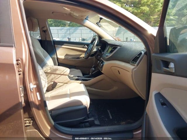 2017 HYUNDAI TUCSON SE 5
