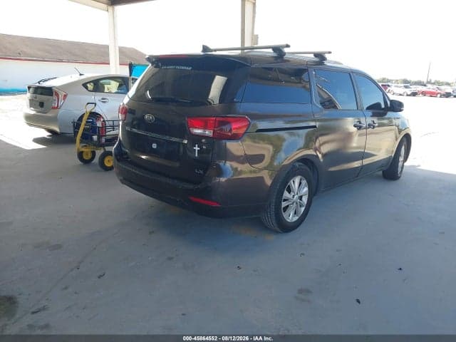 2017 KIA SEDONA LX 4
