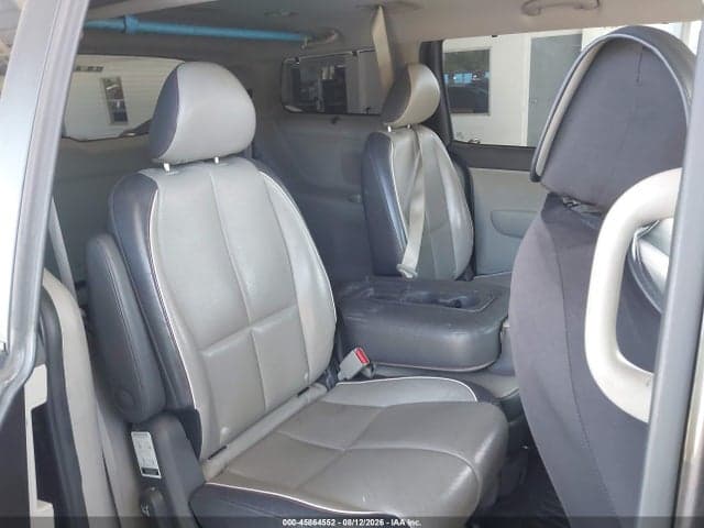 2017 KIA SEDONA LX 8