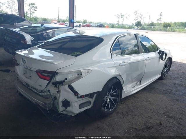 2024 TOYOTA CAMRY SE 4
