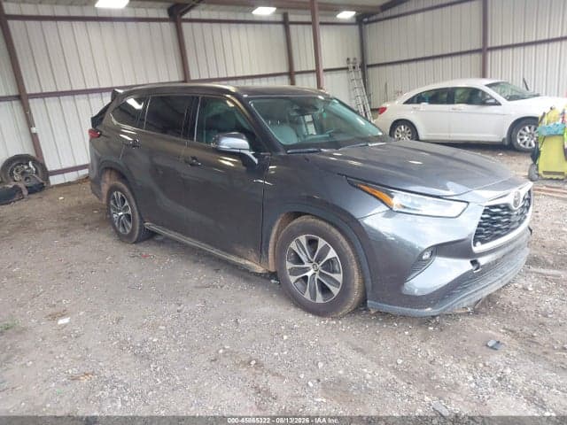 2021 TOYOTA HIGHLANDER XLE 1