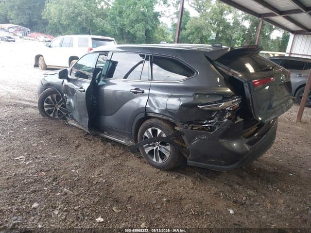 2021 TOYOTA HIGHLANDER XLE 3