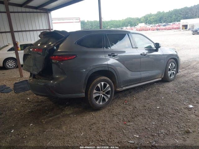 2021 TOYOTA HIGHLANDER XLE 4