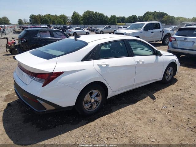 2024 HYUNDAI ELANTRA SE 4