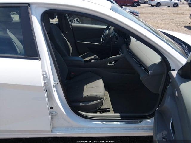 2024 HYUNDAI ELANTRA SE 5