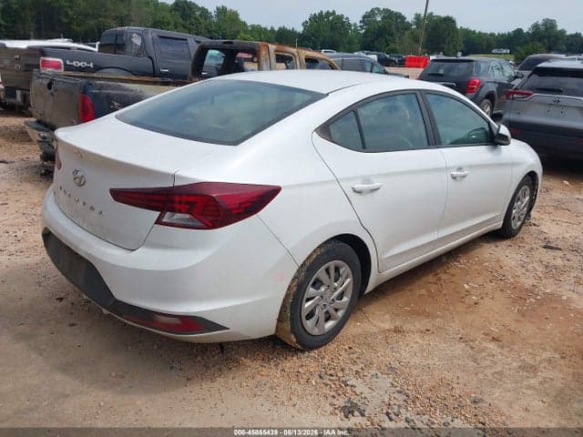 2019 HYUNDAI ELANTRA SE 4