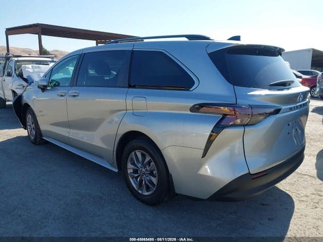 2024 TOYOTA SIENNA LE 3