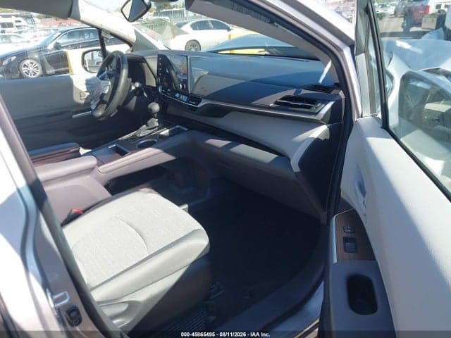 2024 TOYOTA SIENNA LE 5