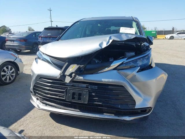 2024 TOYOTA SIENNA LE 6